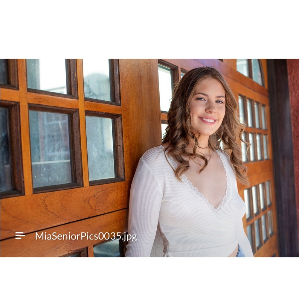 Meet your Posher, Mia